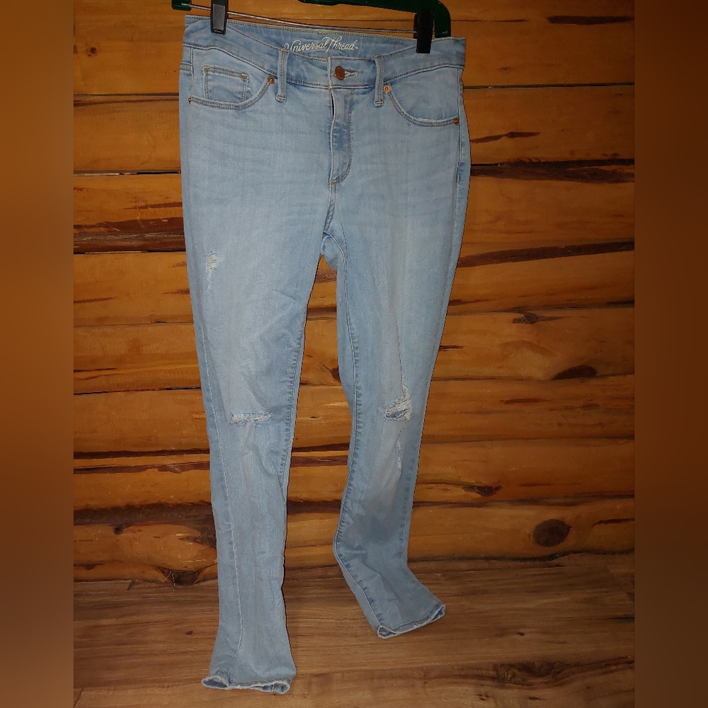 (4/27R) Universal Thread Jeans